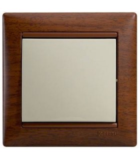 Выключатель Legrand Valena Тонированное дерево/белый {PRODUCT_REFERENCE}