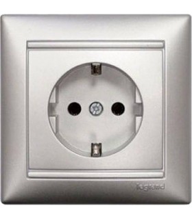 Силовая розетка 2К+3 укоплектованная на винтах Legrand Valena, алюминий {PRODUCT_REFERENCE}