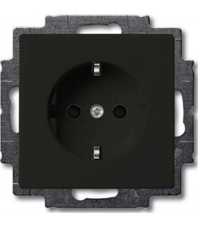 Розетка с заземлением с защитными шторками﻿ ABB Basic 55, шато 2013-0-5338